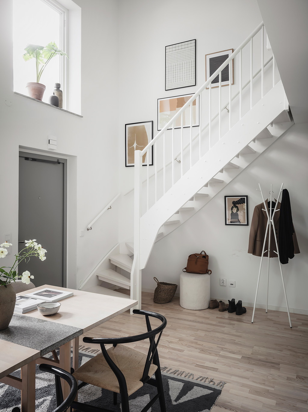 Elokuvateatterin tai teatterin tuolit käytävällä 